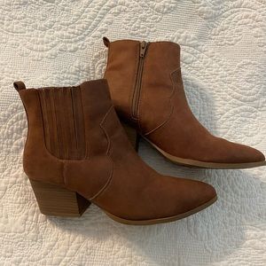Women’s Suede western boots size 9
